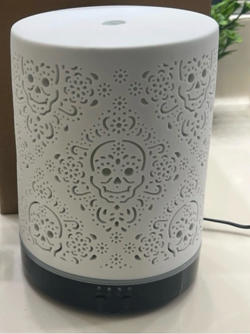 White Ceramic Skull Pattern Electric Diffuser/ humidifier- Unbranded